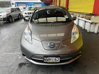 2017 Nissan LEAF - Thumbnail
