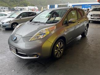 2017 Nissan LEAF - Thumbnail