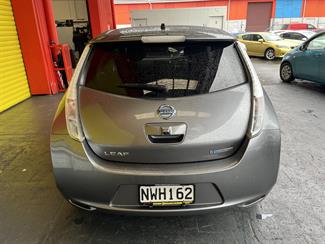 2017 Nissan LEAF - Thumbnail