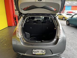 2017 Nissan LEAF - Thumbnail