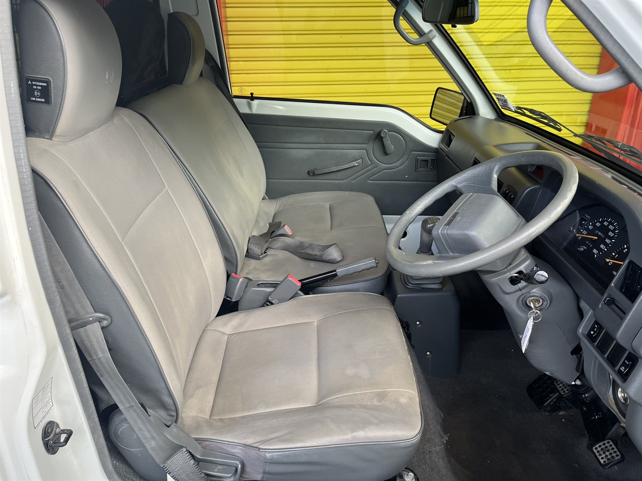 2014 Mitsubishi l300