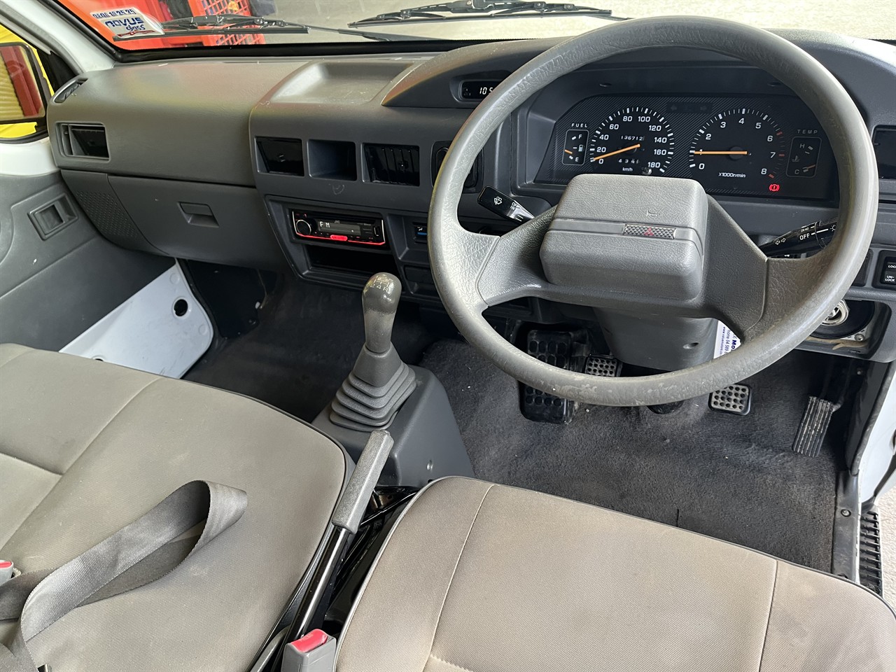 2014 Mitsubishi l300