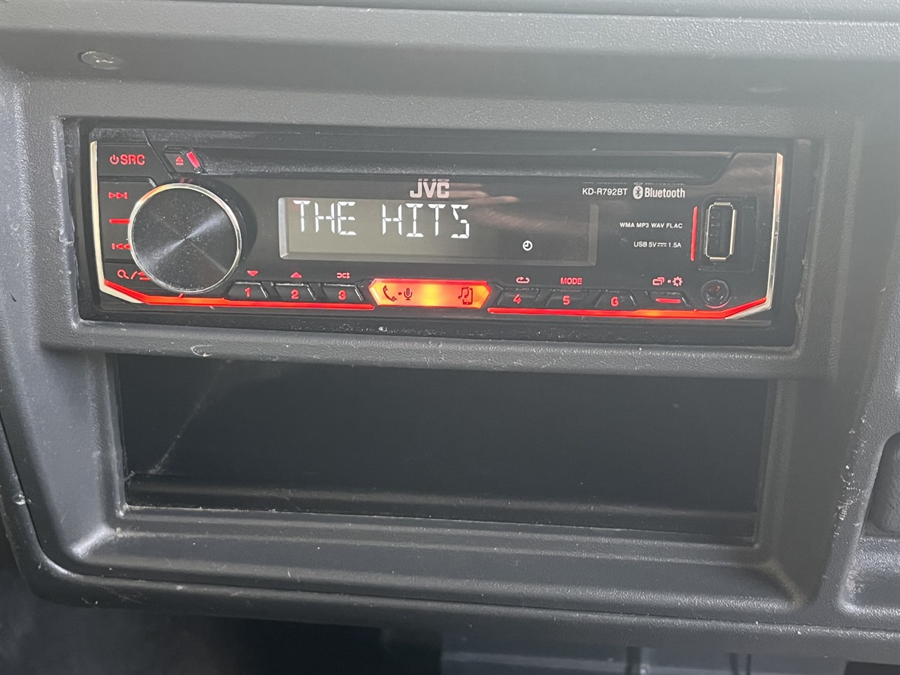 2014 Mitsubishi l300