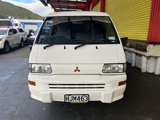 2014 Mitsubishi l300 - Thumbnail