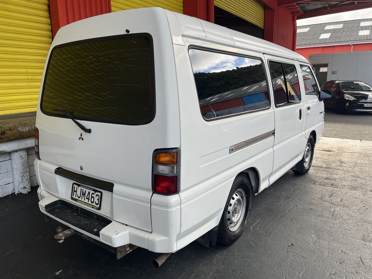 2014 Mitsubishi l300