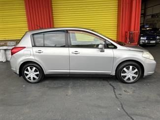 2004 Nissan Tiida - Thumbnail