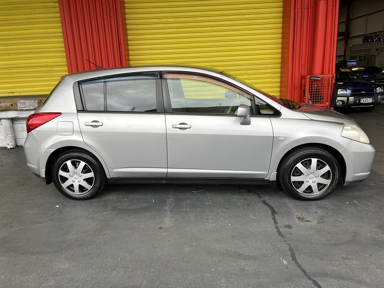 2004 Nissan Tiida