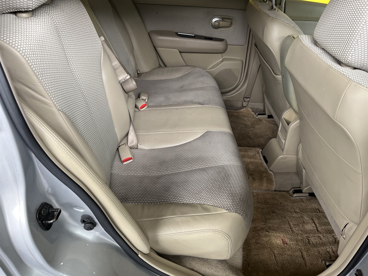 2004 Nissan Tiida