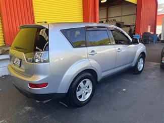 2007 Mitsubishi Outlander - Thumbnail