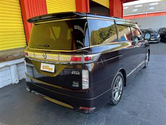 2012 Nissan ELGRAND - Thumbnail