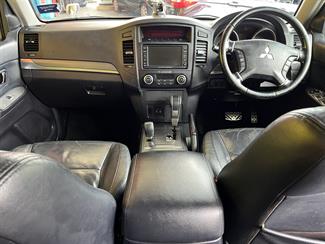 2007 Mitsubishi Pajero - Thumbnail