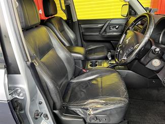 2007 Mitsubishi Pajero - Thumbnail