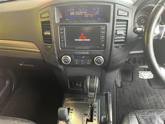 2007 Mitsubishi Pajero - Thumbnail