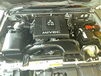 2007 Mitsubishi Pajero - Thumbnail