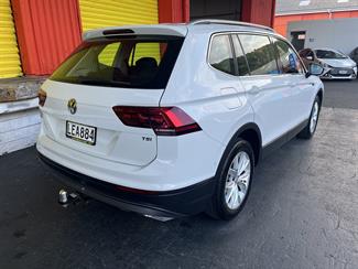 2018 Volkswagen Tiguan - Thumbnail