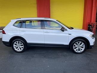 2018 Volkswagen Tiguan - Thumbnail