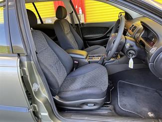 2005 Holden Commodore - Thumbnail