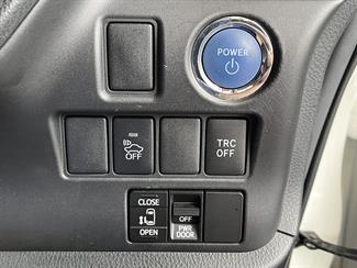2015 Toyota Esquire - Thumbnail