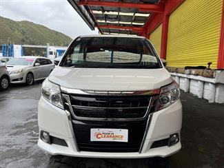 2015 Toyota Esquire - Thumbnail