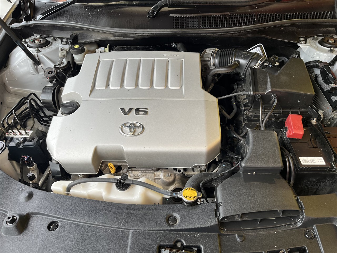 2013 Toyota AURION