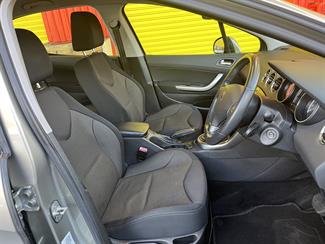 2013 Peugeot 308 - Thumbnail