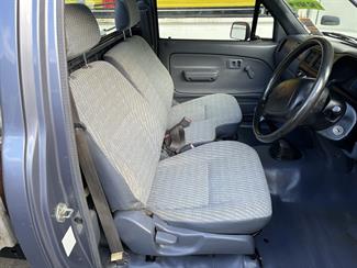 2001 Toyota Hilux - Thumbnail