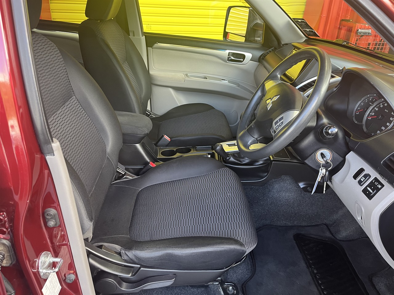 2010 Mitsubishi challenger