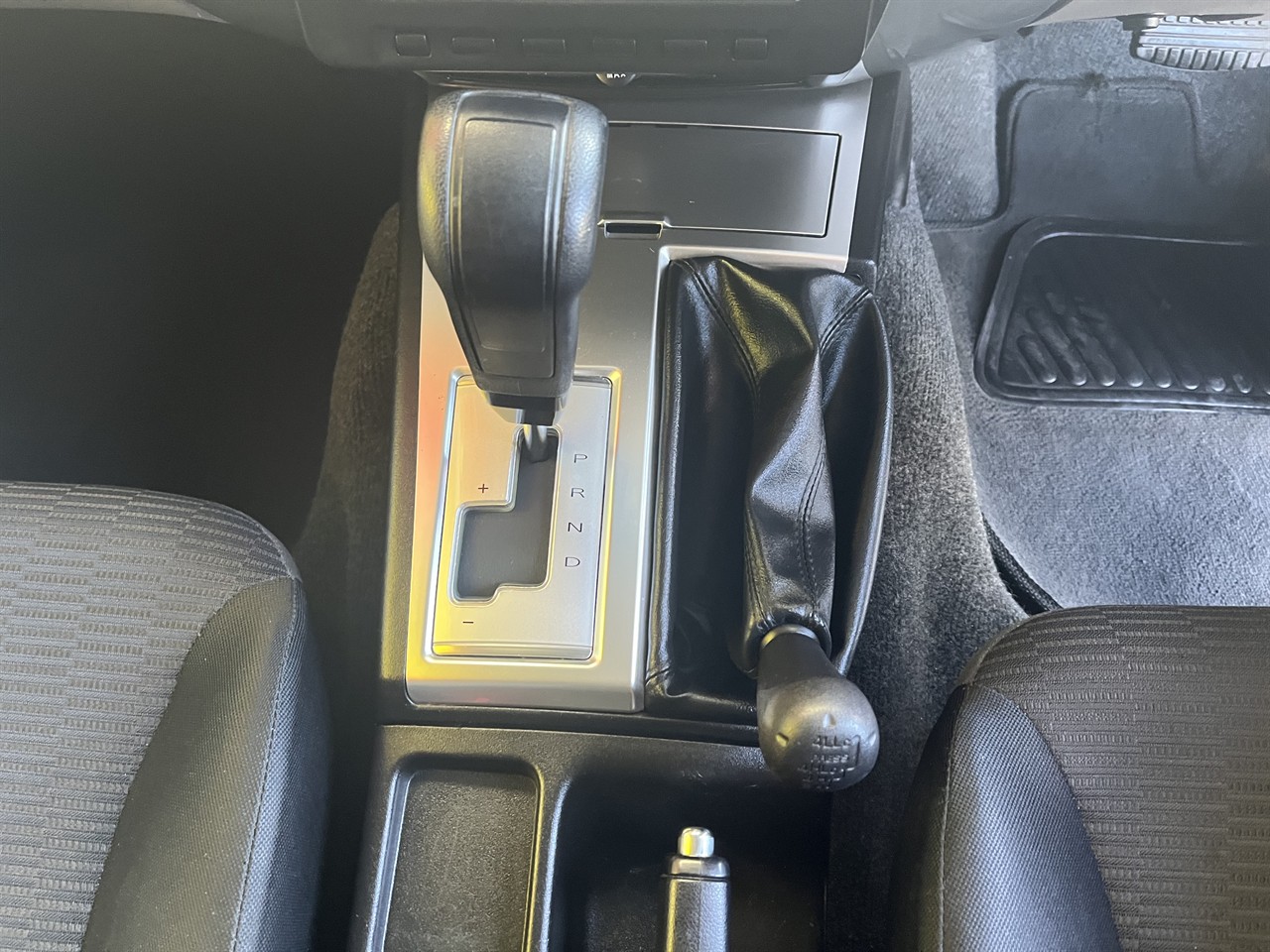 2010 Mitsubishi challenger