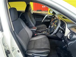 2015 Toyota RAV4 - Thumbnail
