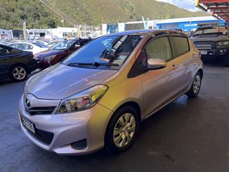 2011 Toyota Vitz - Thumbnail
