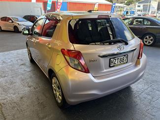 2011 Toyota Vitz - Thumbnail