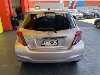 2011 Toyota Vitz - Thumbnail