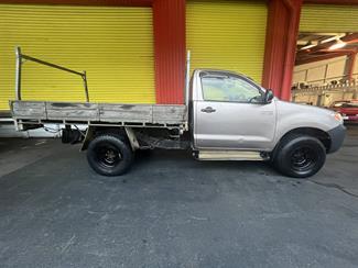 2005 Toyota Hilux - Thumbnail