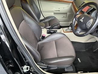 2012 Mitsubishi Galant - Thumbnail