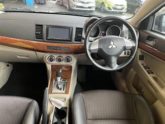 2012 Mitsubishi Galant - Thumbnail