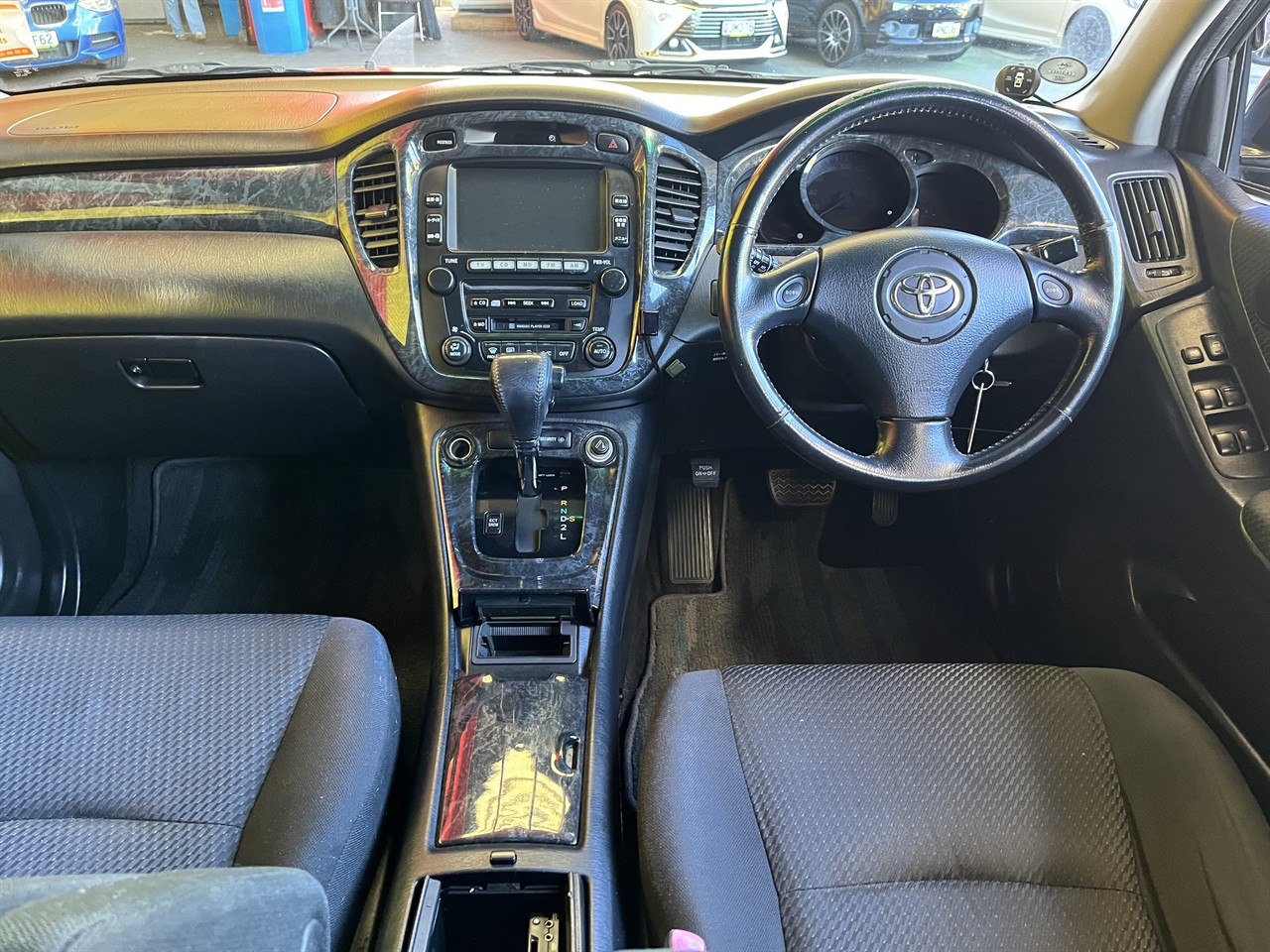 2004 Toyota Kluger