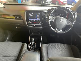 2021 Mitsubishi Outlander - Thumbnail