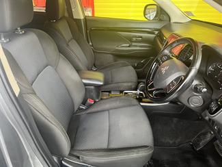 2021 Mitsubishi Outlander - Thumbnail