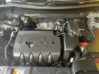 2021 Mitsubishi Outlander - Thumbnail