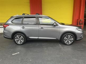 2021 Mitsubishi Outlander - Thumbnail