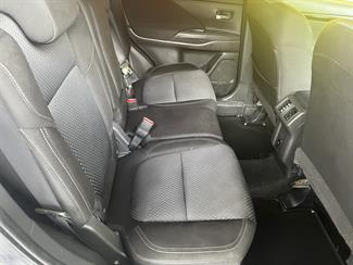 2021 Mitsubishi Outlander - Thumbnail