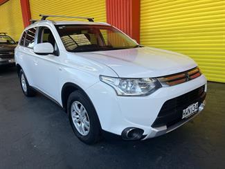 2015 Mitsubishi Outlander - Thumbnail