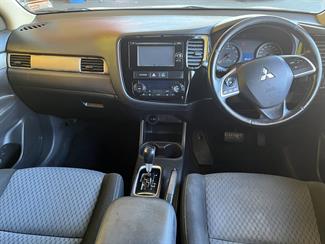 2015 Mitsubishi Outlander - Thumbnail