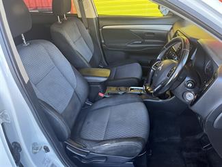 2015 Mitsubishi Outlander - Thumbnail
