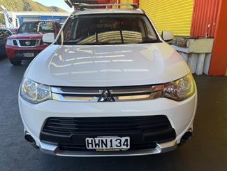 2015 Mitsubishi Outlander - Thumbnail