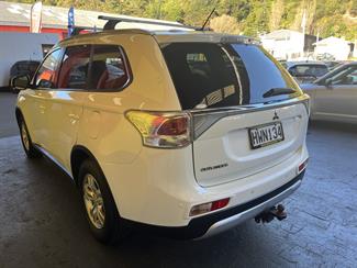2015 Mitsubishi Outlander - Thumbnail