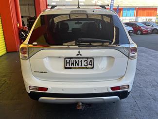 2015 Mitsubishi Outlander - Thumbnail