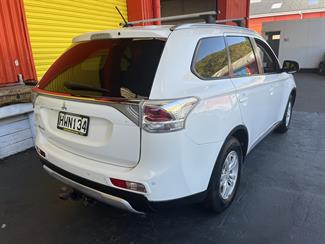 2015 Mitsubishi Outlander - Thumbnail