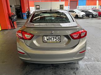 2018 Holden Astra - Thumbnail