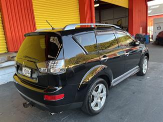 2009 Mitsubishi Outlander - Thumbnail